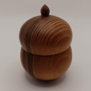 Boîte artisanale en bois tourné de robinier faux acacia